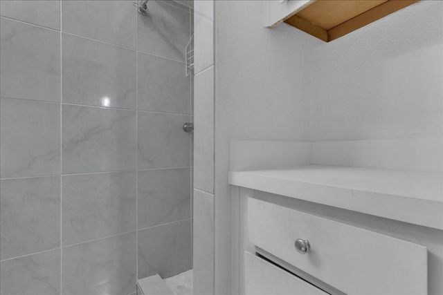 905 SE 3rd Street, Grand Prairie, TX 75051