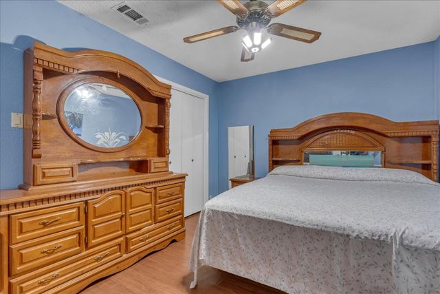 905 SE 3rd Street, Grand Prairie, TX 75051