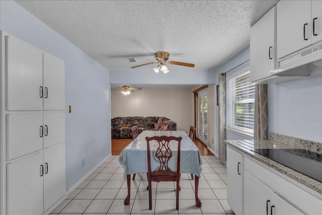 905 SE 3rd Street, Grand Prairie, TX 75051