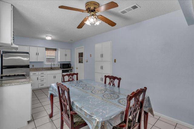 905 SE 3rd Street, Grand Prairie, TX 75051