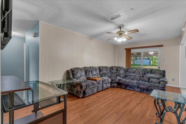 905 SE 3rd Street, Grand Prairie, TX 75051