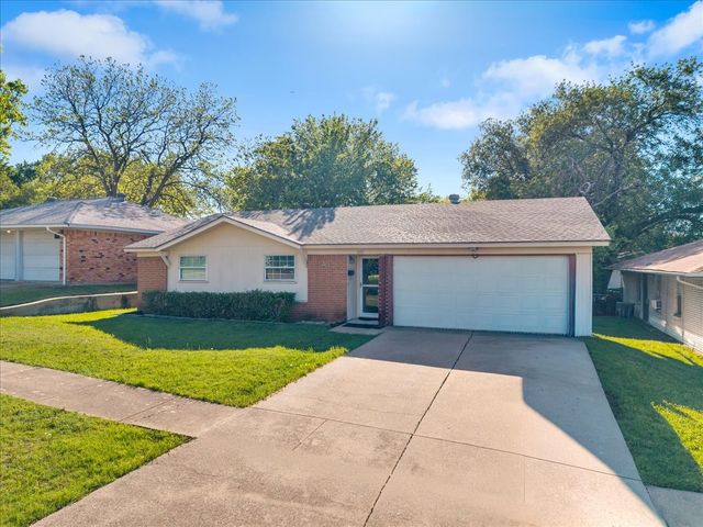 905 SE 3rd Street, Grand Prairie, TX 75051