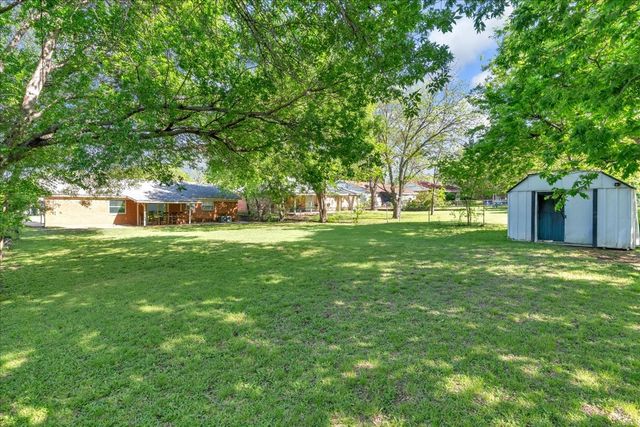 905 SE 3rd Street, Grand Prairie, TX 75051