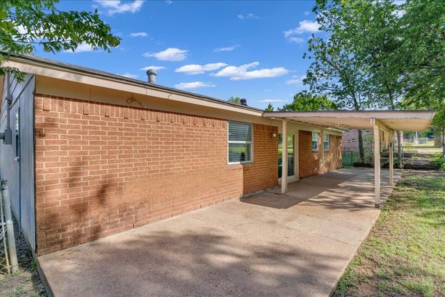 905 SE 3rd Street, Grand Prairie, TX 75051