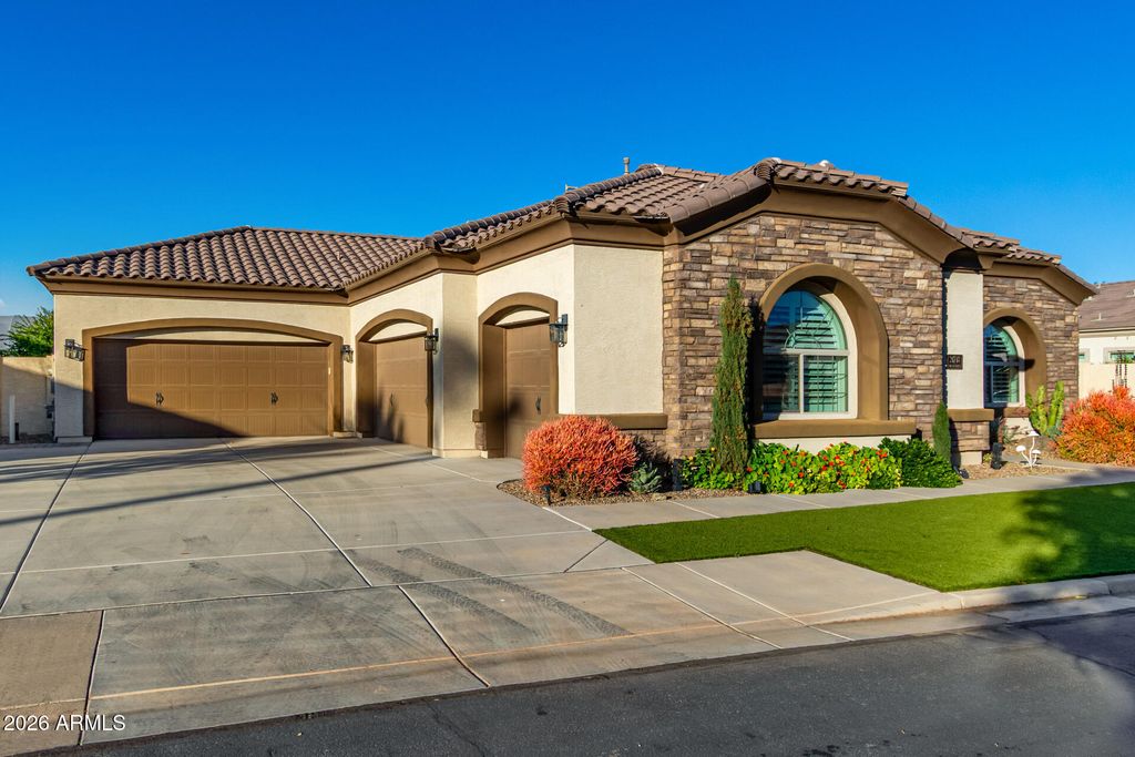 Image 10 of property listing at 21718 E CAMACHO Road, Queen Creek, AZ 85142