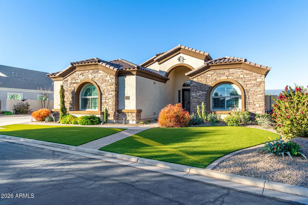 Image 11 of property listing at 21718 E CAMACHO Road, Queen Creek, AZ 85142