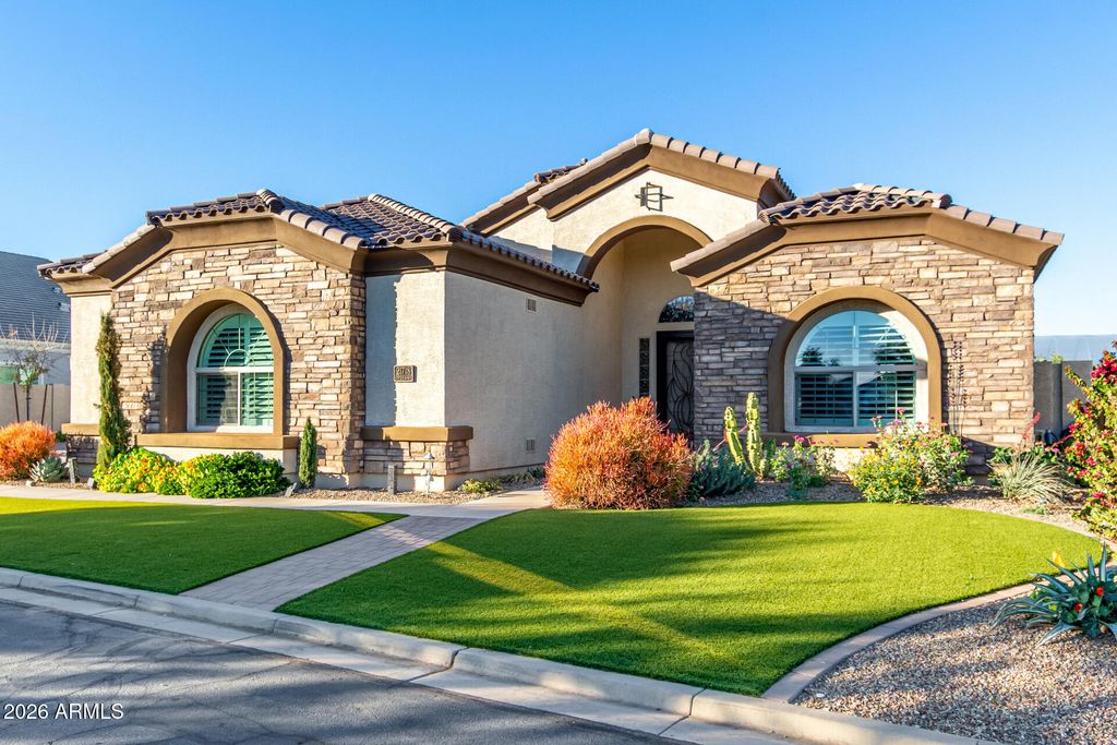 Image 12 of property listing at 21718 E CAMACHO Road, Queen Creek, AZ 85142