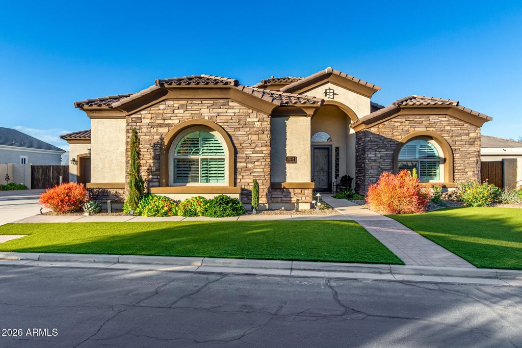 Image 7 of property listing at 21718 E CAMACHO Road, Queen Creek, AZ 85142