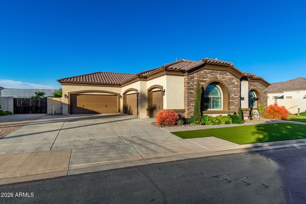 Image 9 of property listing at 21718 E CAMACHO Road, Queen Creek, AZ 85142