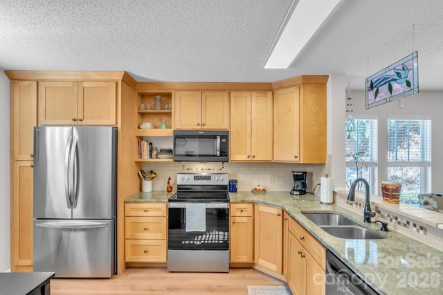 1501 Deermouse Way, Hendersonville, NC 28792