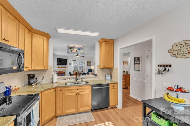 1501 Deermouse Way, Hendersonville, NC 28792