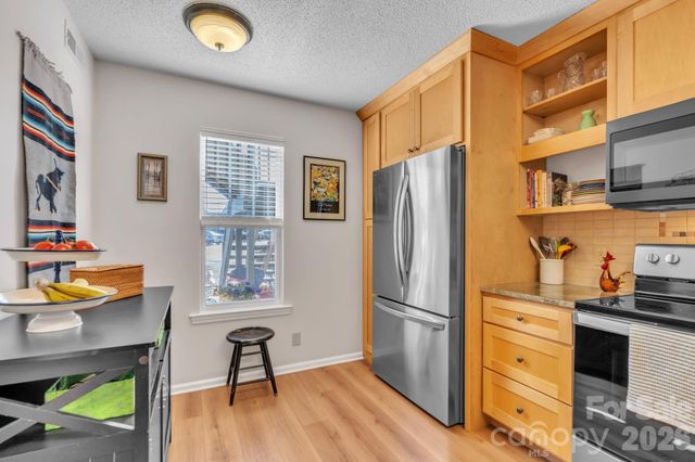 1501 Deermouse Way, Hendersonville, NC 28792