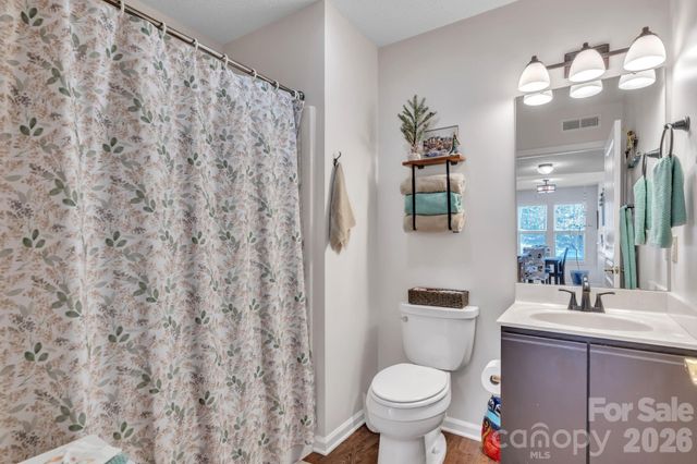 1501 Deermouse Way, Hendersonville, NC 28792