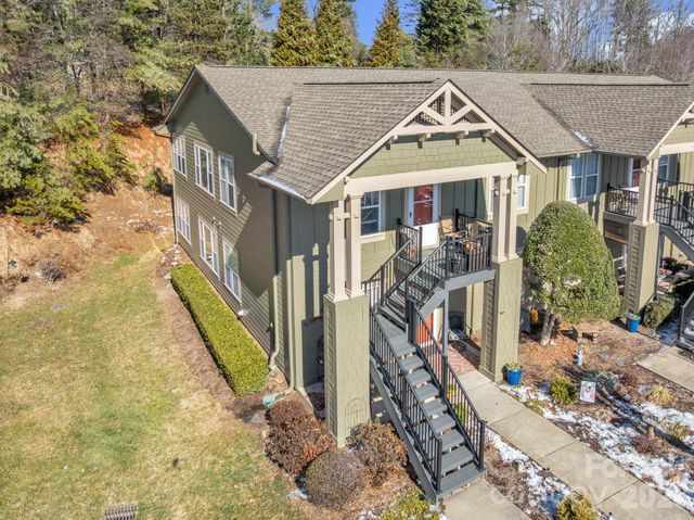 1501 Deermouse Way, Hendersonville, NC 28792