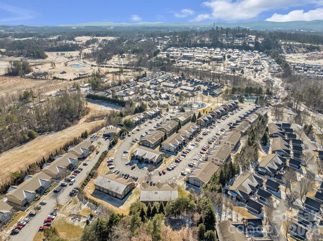 1501 Deermouse Way, Hendersonville, NC 28792