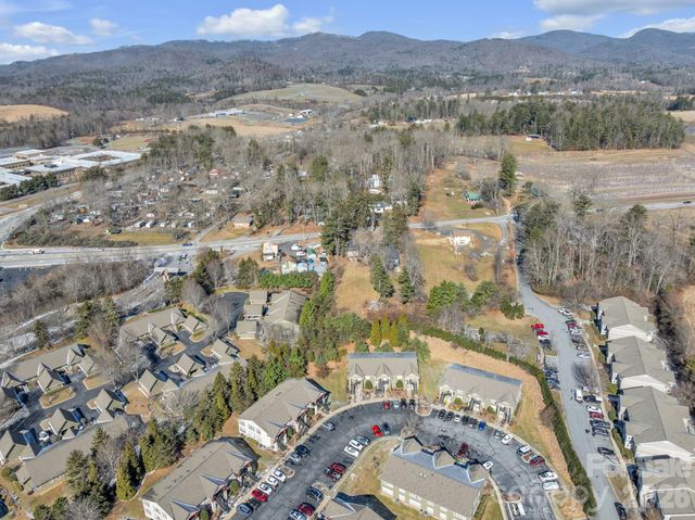 1501 Deermouse Way, Hendersonville, NC 28792