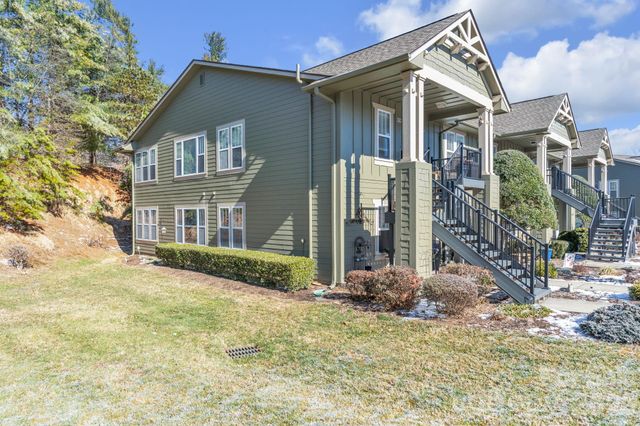 1501 Deermouse Way, Hendersonville, NC 28792