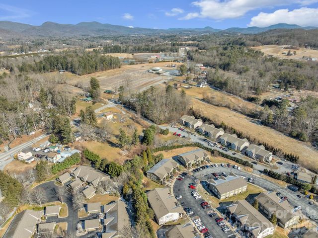 1501 Deermouse Way, Hendersonville, NC 28792