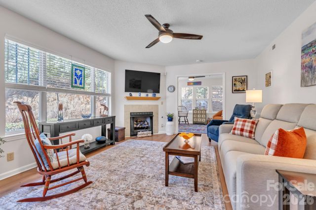 1501 Deermouse Way, Hendersonville, NC 28792