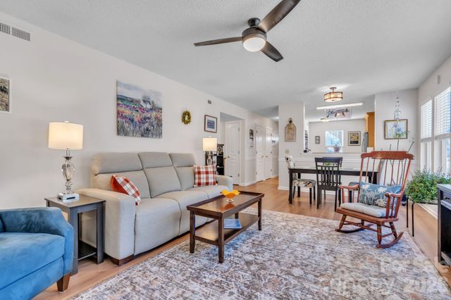 1501 Deermouse Way, Hendersonville, NC 28792