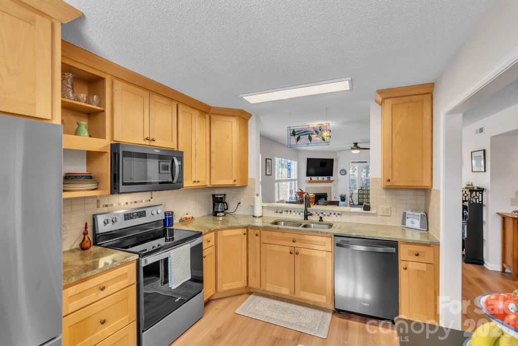 1501 Deermouse Way, Hendersonville, NC 28792