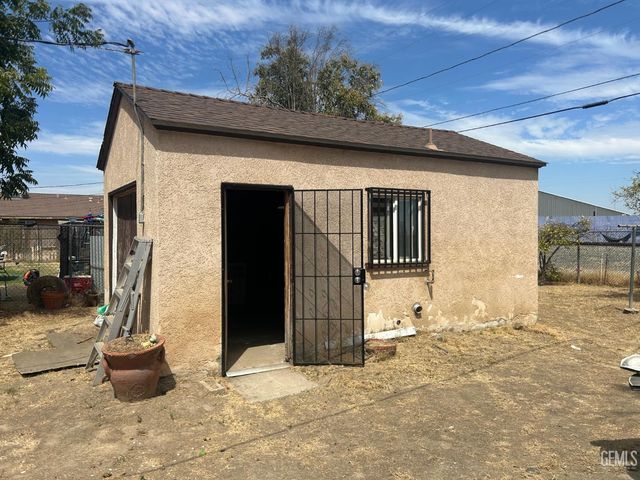 211 S Brown, Bakersfield, CA 93307
