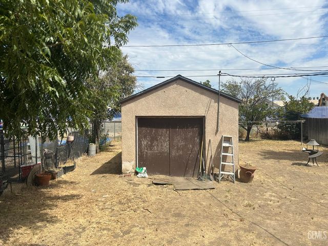 211 S Brown, Bakersfield, CA 93307