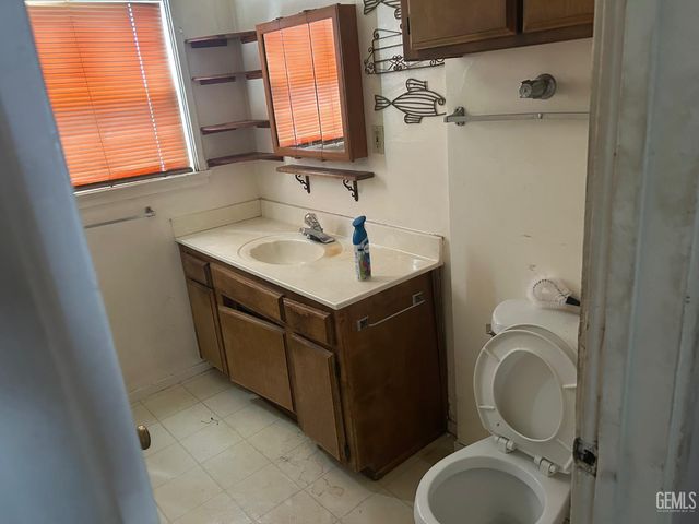 211 S Brown, Bakersfield, CA 93307