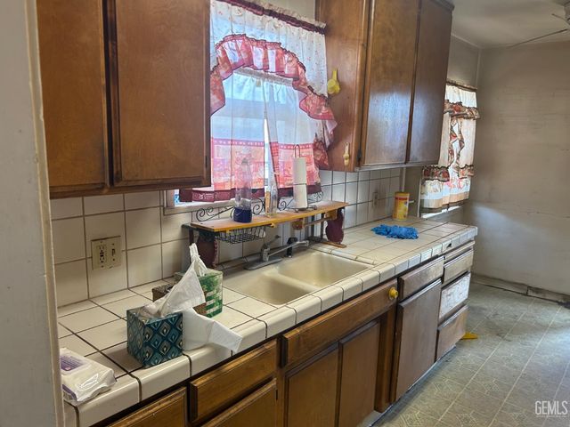211 S Brown, Bakersfield, CA 93307