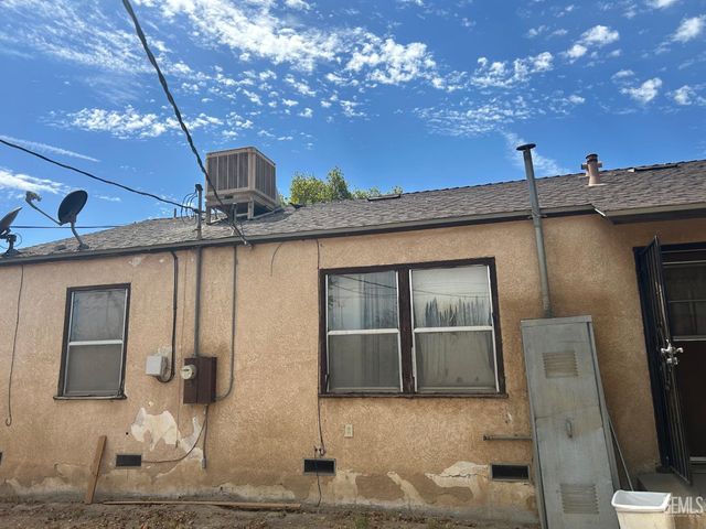 211 S Brown, Bakersfield, CA 93307