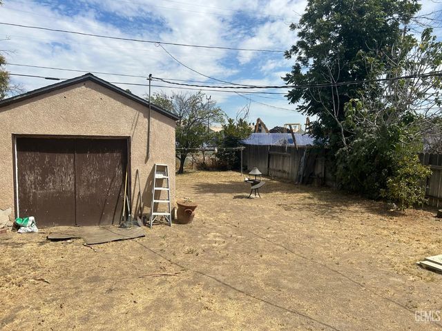 211 S Brown, Bakersfield, CA 93307