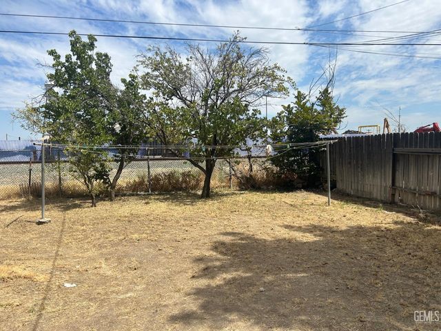 211 S Brown, Bakersfield, CA 93307