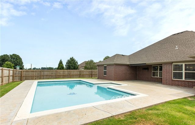 3800 SW Hollowbrook Street, Bentonville, AR 72713