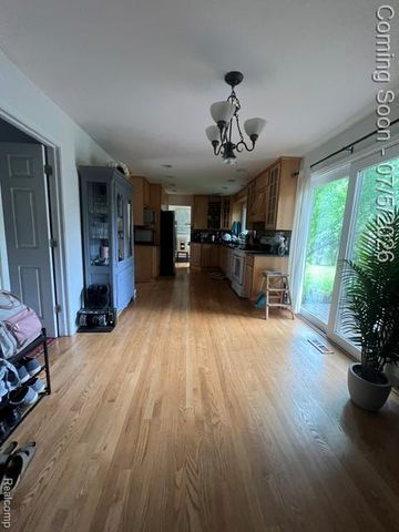 37892 Stableview Drive, Farmington, MI 48335
