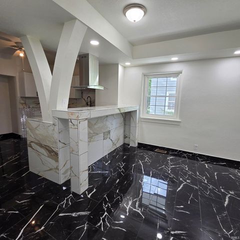 3106 Monroe Street, Fort Wayne, IN 46806