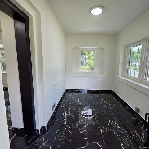 3106 Monroe Street, Fort Wayne, IN 46806