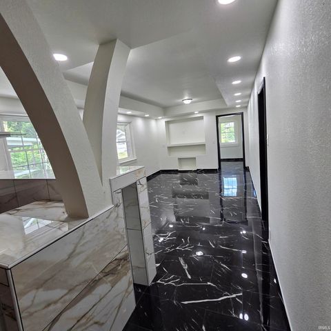 3106 Monroe Street, Fort Wayne, IN 46806