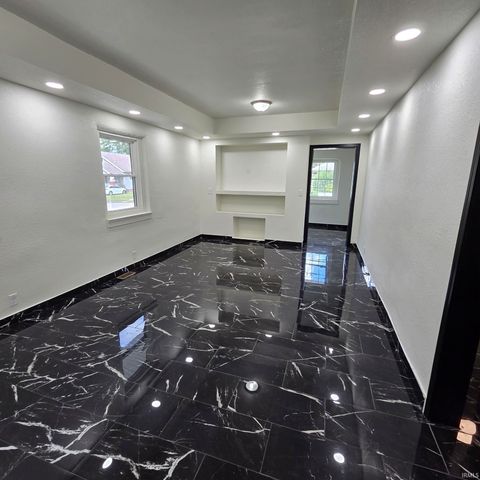 3106 Monroe Street, Fort Wayne, IN 46806