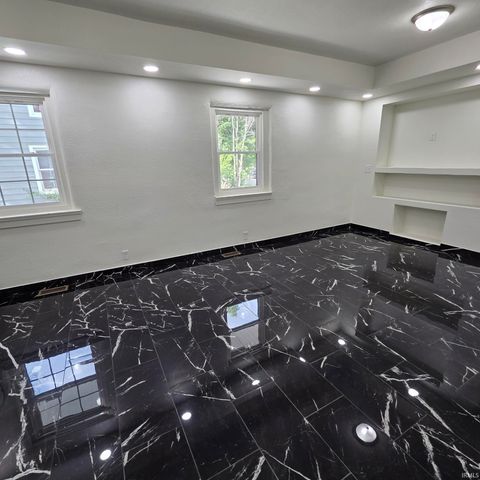 3106 Monroe Street, Fort Wayne, IN 46806