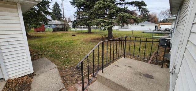 2215 7TH Street S, Moorhead, MN 56560