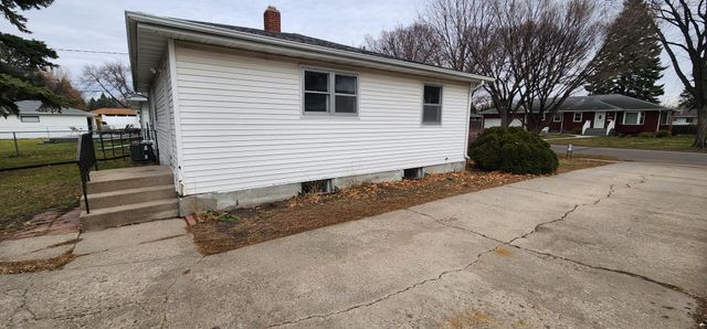 2215 7TH Street S, Moorhead, MN 56560