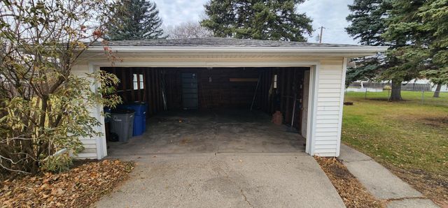 2215 7TH Street S, Moorhead, MN 56560