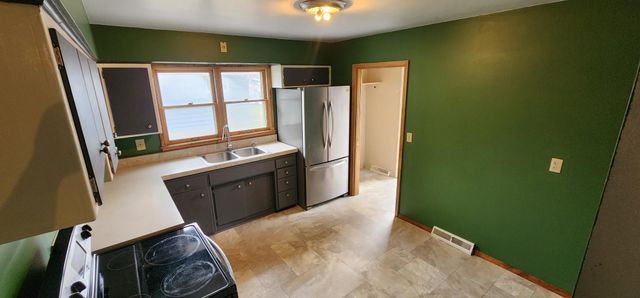 2215 7TH Street S, Moorhead, MN 56560