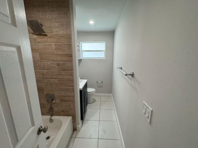 7571 Eaton St, Hollywood, FL 33024