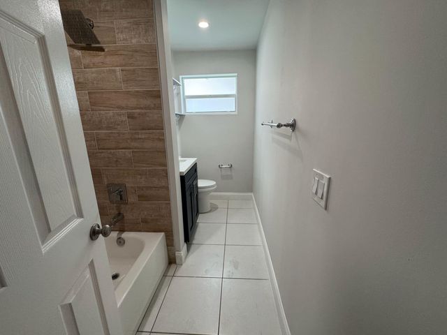 7571 Eaton St, Hollywood, FL 33024