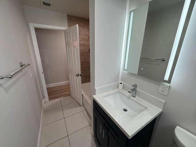 7571 Eaton St, Hollywood, FL 33024