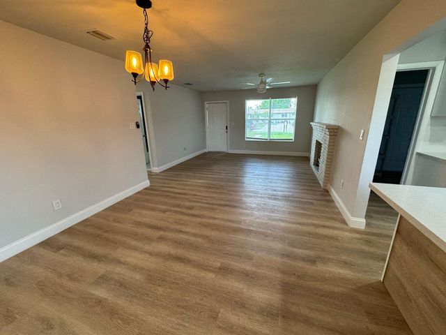 7571 Eaton St, Hollywood, FL 33024