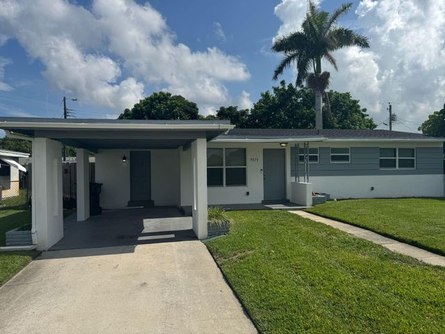 7571 Eaton St, Hollywood, FL 33024