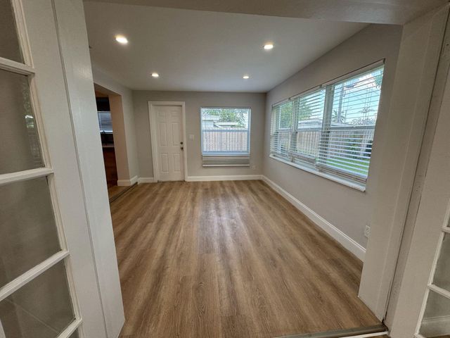 7571 Eaton St, Hollywood, FL 33024