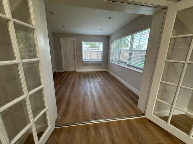 7571 Eaton St, Hollywood, FL 33024